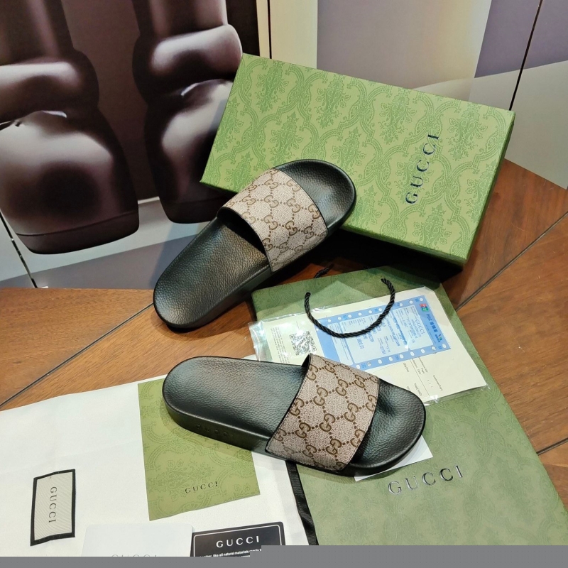 G*u*i slippers
